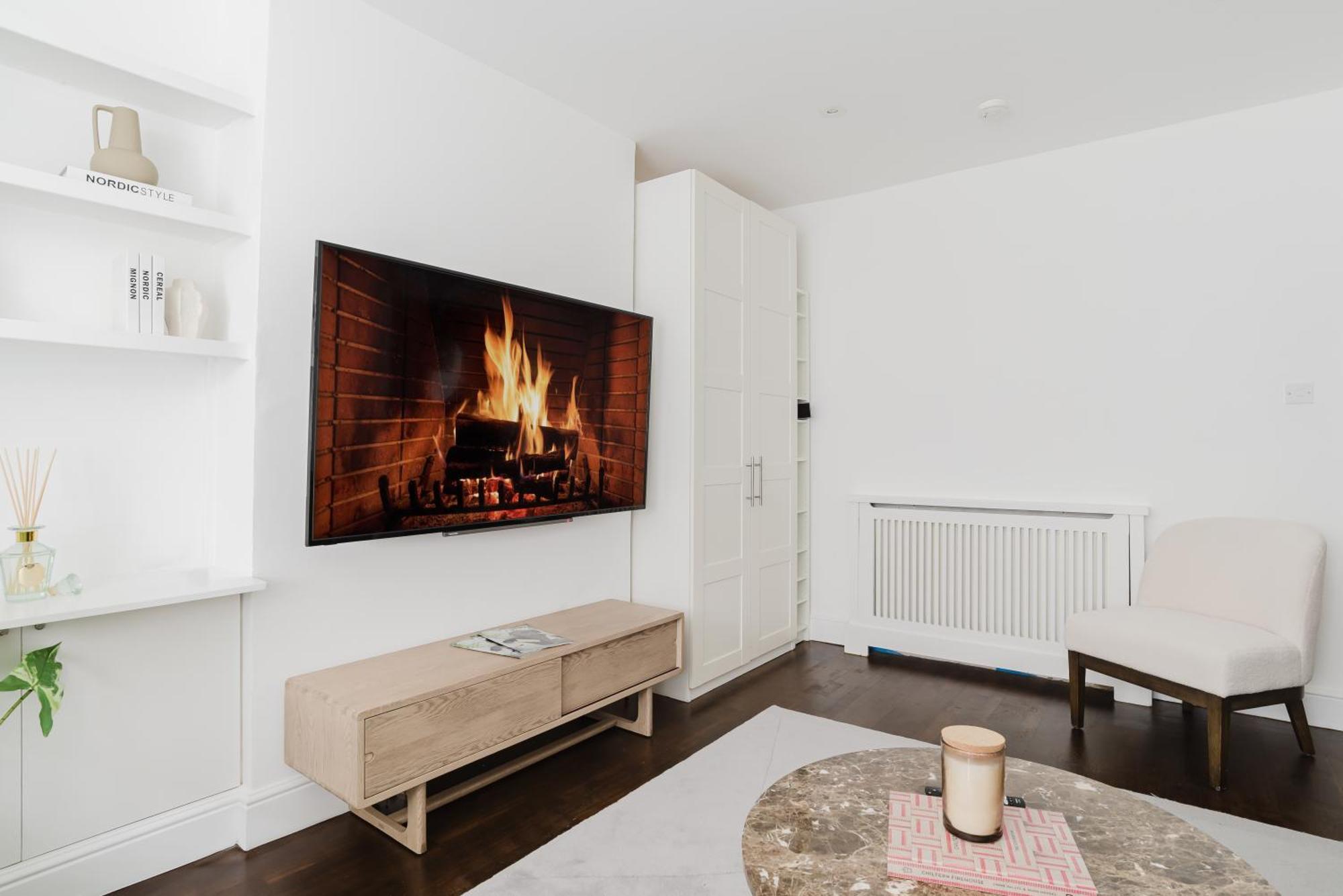 Апартаменты Specious Bright Flat With Garden In Лондон