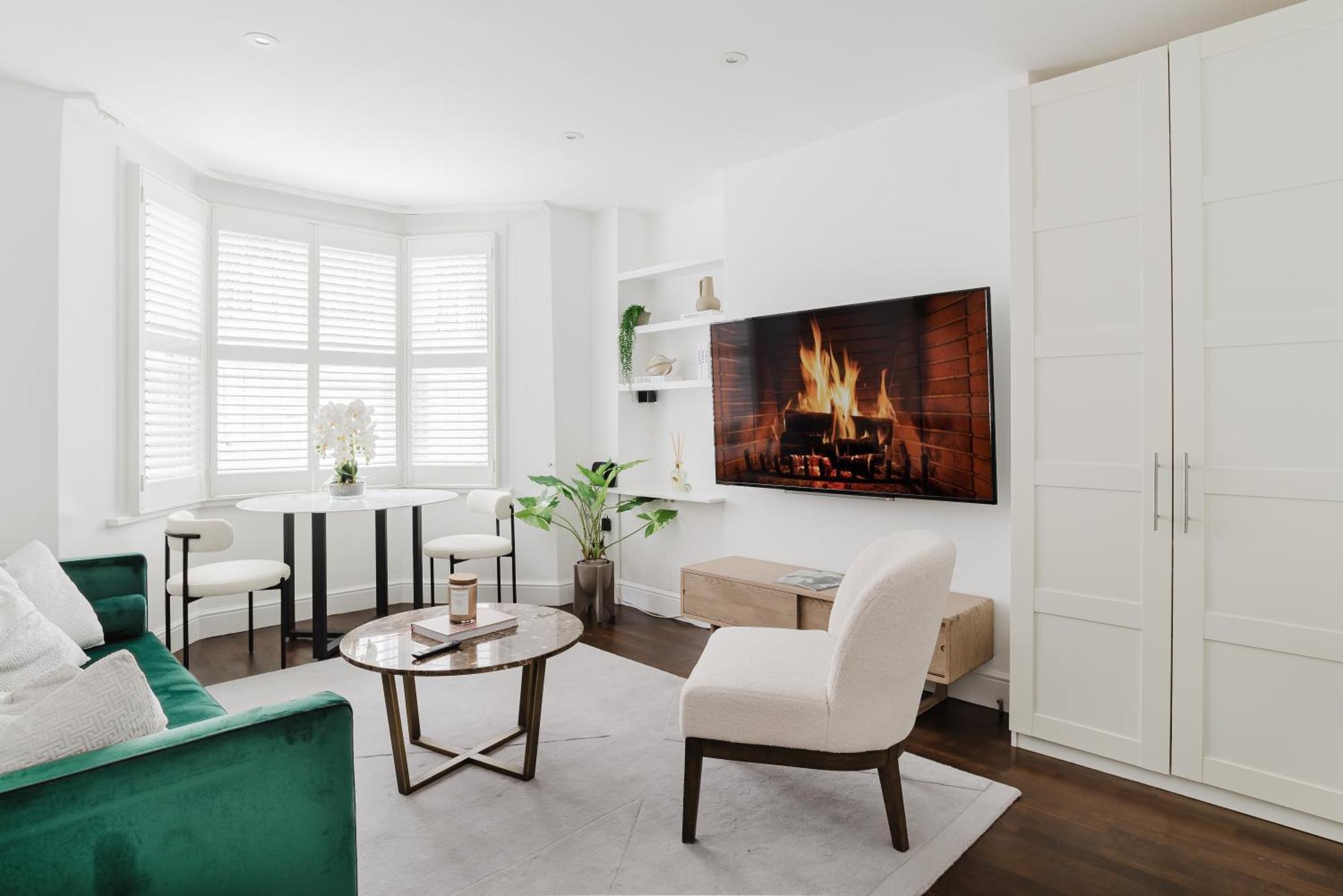 Specious Bright Flat With Garden In * Лондон